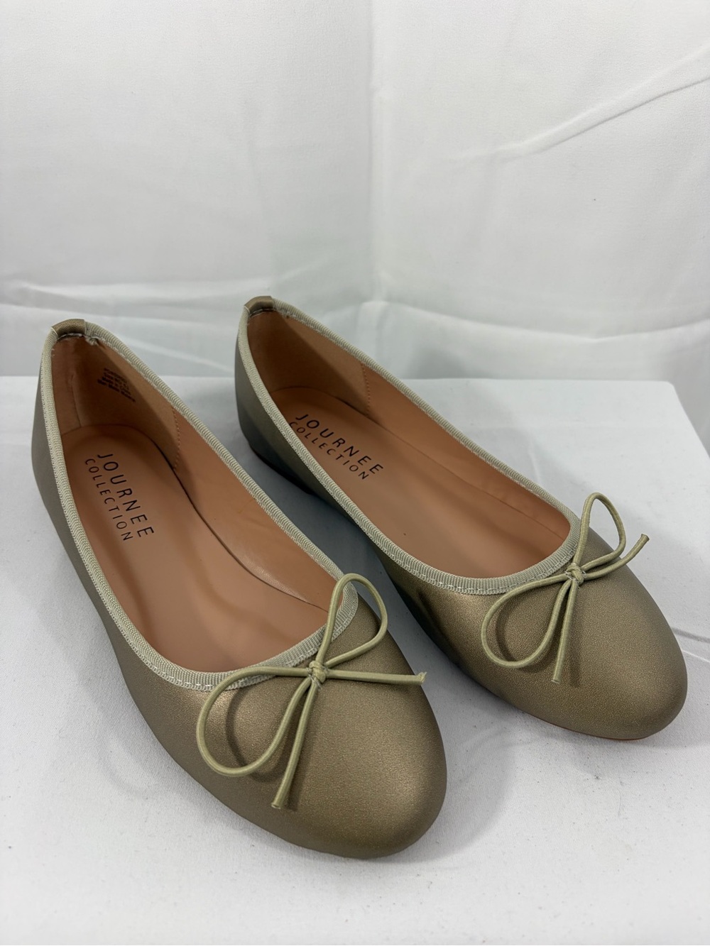 NWT Journee Women’s Size 6.5W Olive Ballet Flats with Bow Trim